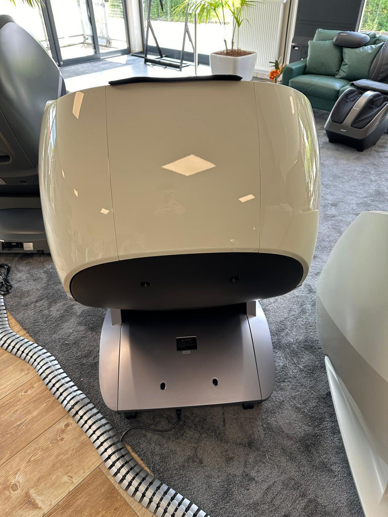 Casada Skyliner II exhibitor in white/grey