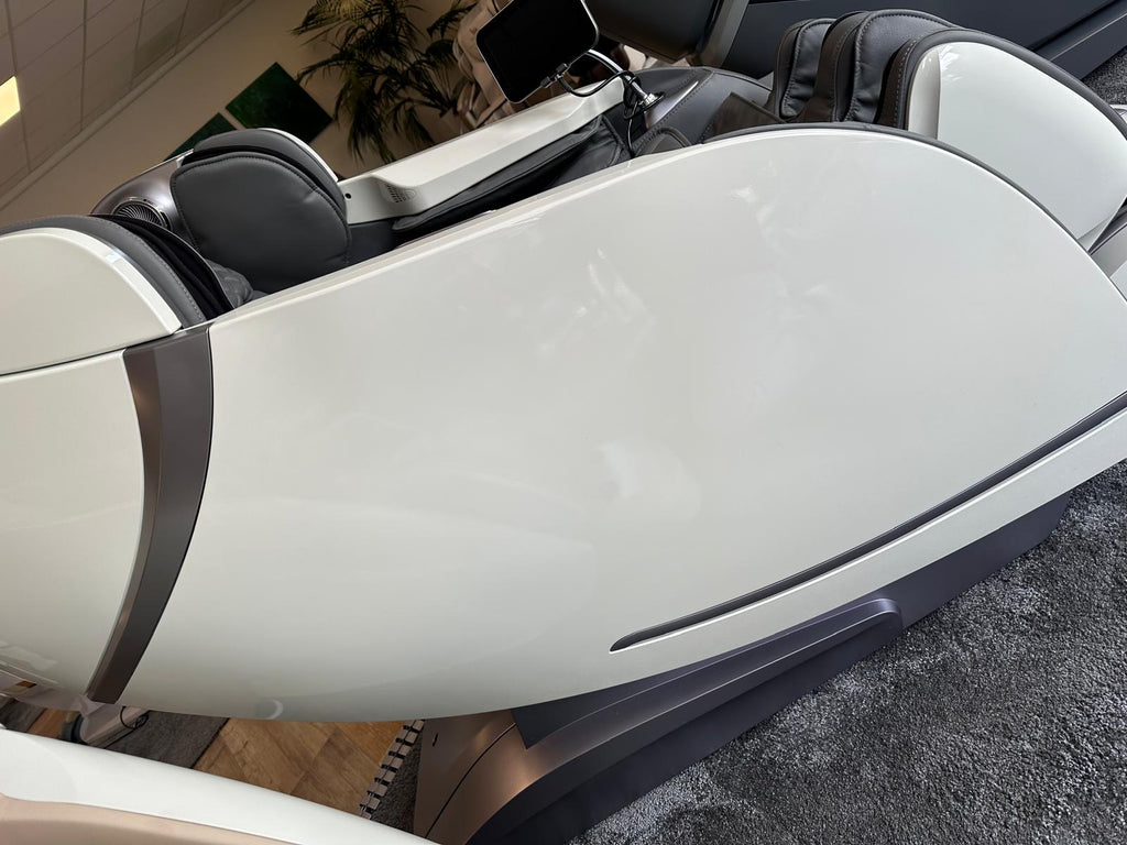 Casada Skyliner II exhibitor in white/grey